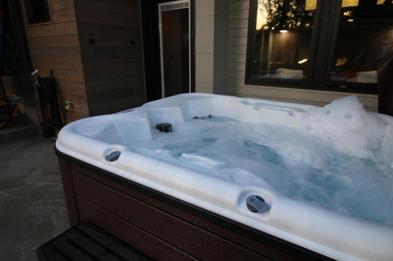 Luxe Lake Cabin Hot Tub Grill Firepit Ev Charger Onalaska Zewnętrze zdjęcie